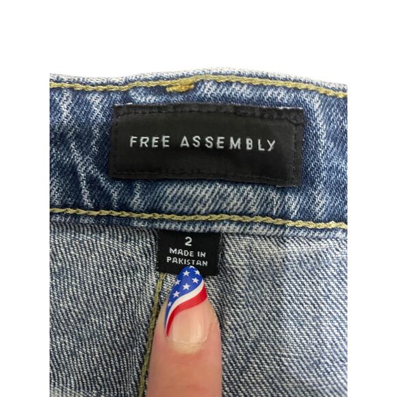 Free Assembly High-Waisted Denim Shorts – Size 2 - Picture 3 of 6
